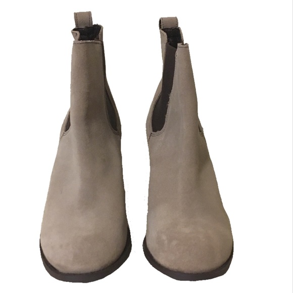 New Steve Madden Gray Taupe Suede Booties Size 9M - Picture 2 of 8